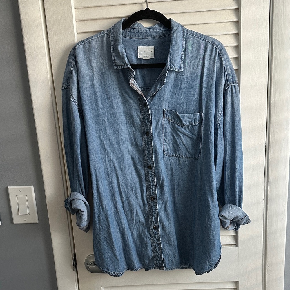 American eagle chambray denim button up top Large